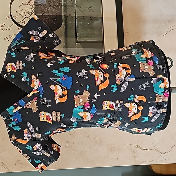 Cherokee Camping Theme Short Sleeve VNeck Medical Scrub Top Women's Size X-Small - Picture 3 of 13